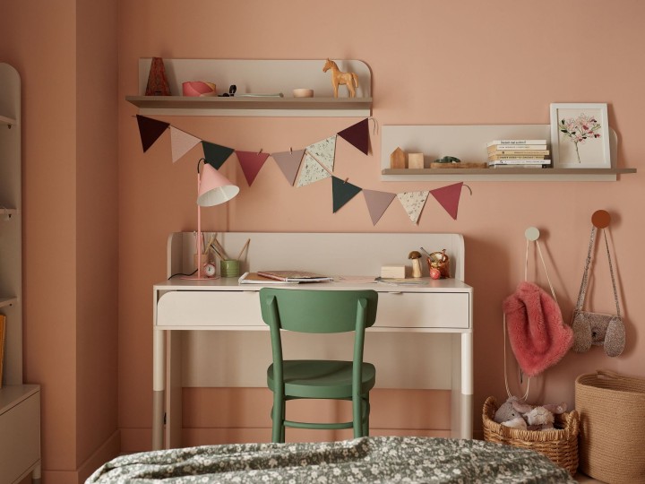 półka harmony w pokoju nastolatki