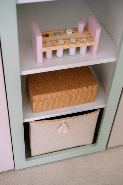 Półki regulowane - regał dziecięcy domek kolekcja Kamieniczki