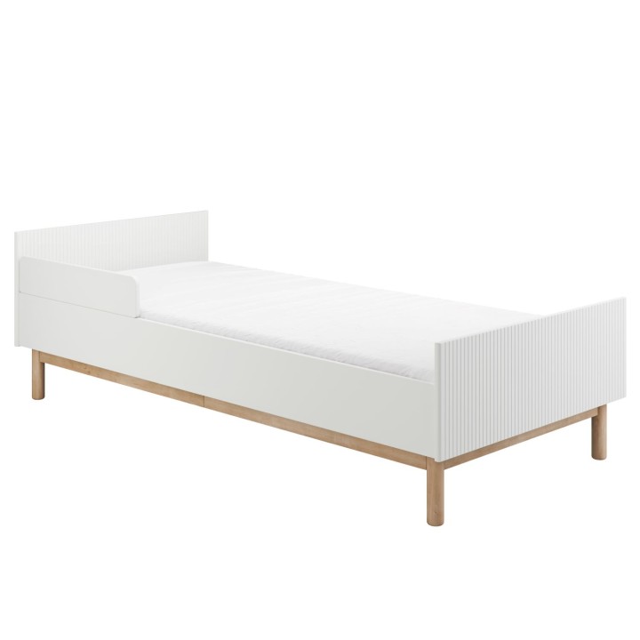 bezpieczne łóżko Miloo do pokoju nastolatka z barierką ochronną