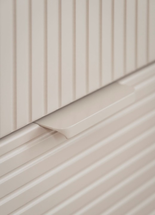 Detal ryflowanych frontów w kolorze szampańskim