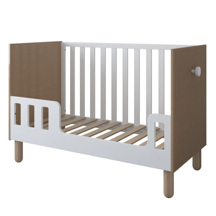 łóżeczko Cocolo białe z barierką ochronną