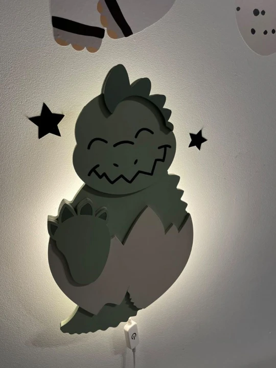 lampka nocna dziecięca dinozaur z drewna pastelowa zieleń