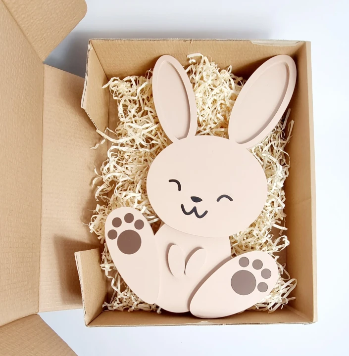 drewniana lampka LED króliczek – pomysł na prezent