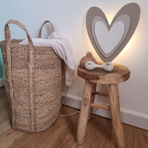drewniana lampka LED serce beżowe do pokoju dziewczynki