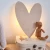 Lampka nocna LED Serce w dziecięcym pokoju
