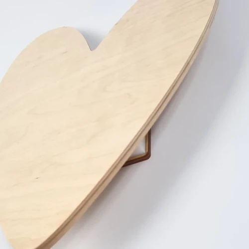 Lampka nocna drewniana Serce - detal