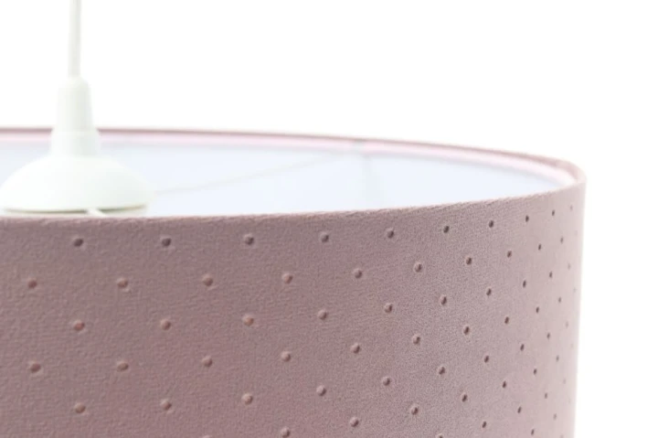 Pikowana lampa sufitowa w stylu romantycznym - zbliżenie