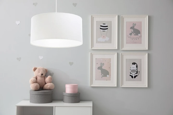 Lampa wisząca Jasmin biała – minimalistyczne oświetlenie do pokoju dziecka
