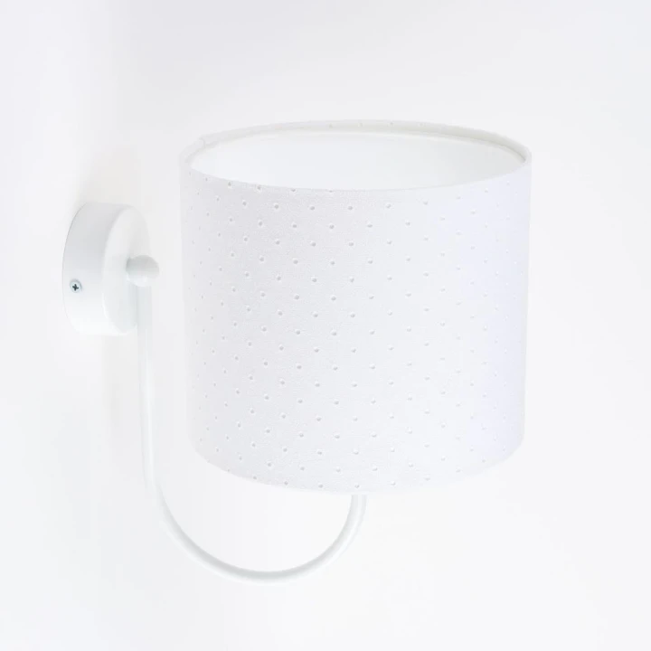 Biała lampa ścienna dziecięca z pikowanym abażurem