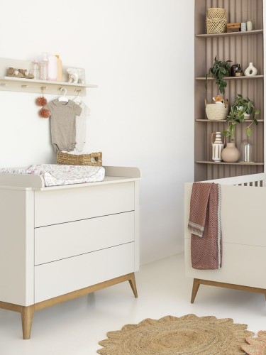 półka Seth nad komodą z przewijakiem