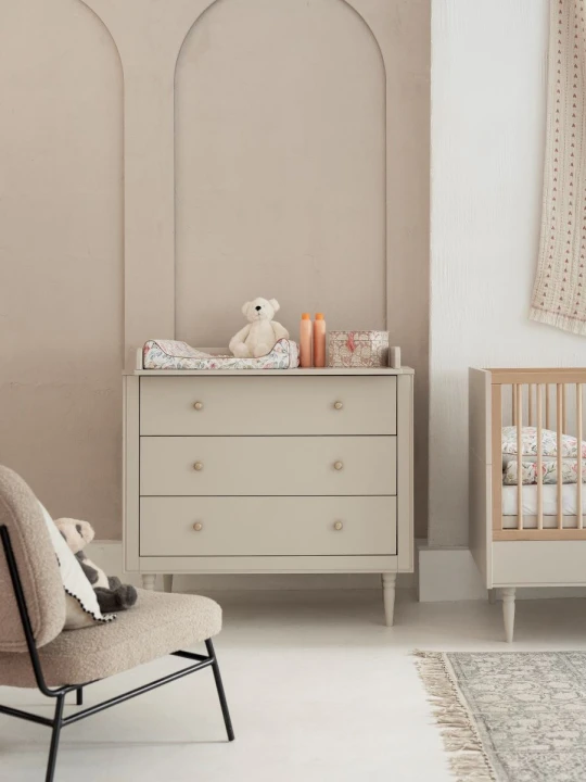 Komoda z szufladami Petite – klasyczny mebel dziecięcy w stylu Art Déco