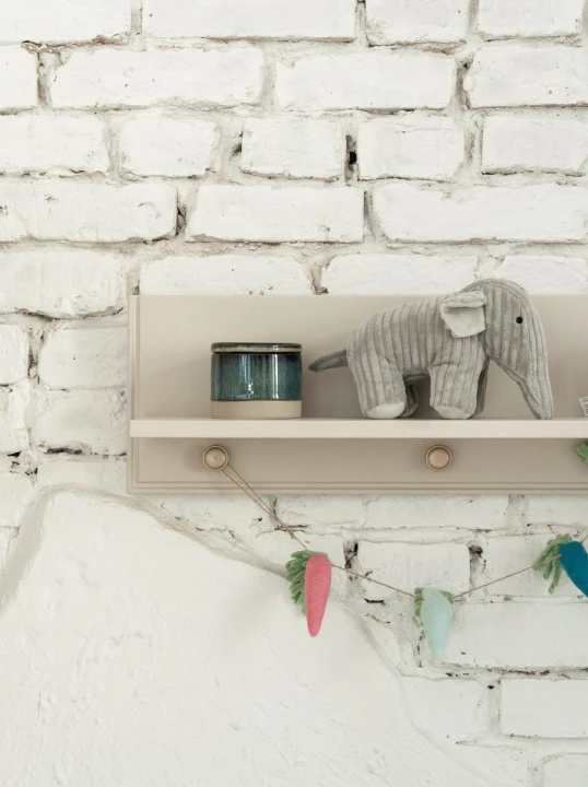Półka Petite z kolekcji dziecięcej w stylu skandynawskim i Art Déco