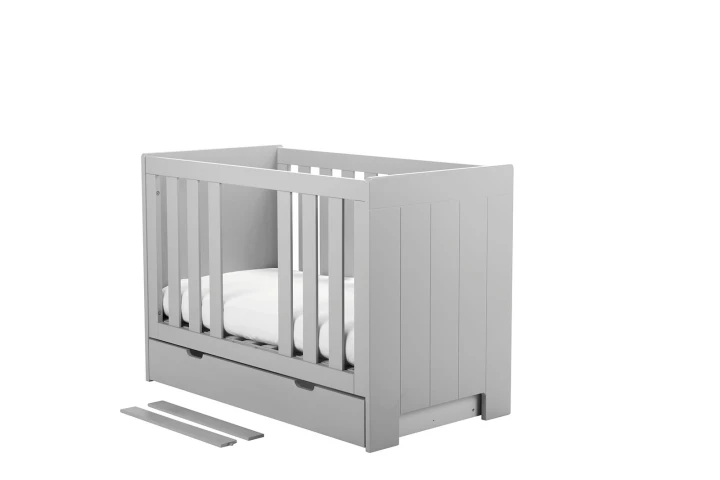 Łóżeczko dziecięce Calmo 120×60 szare z regulacją materaca, wyjmowanymi szczebelkami i opcjonalną szufladą