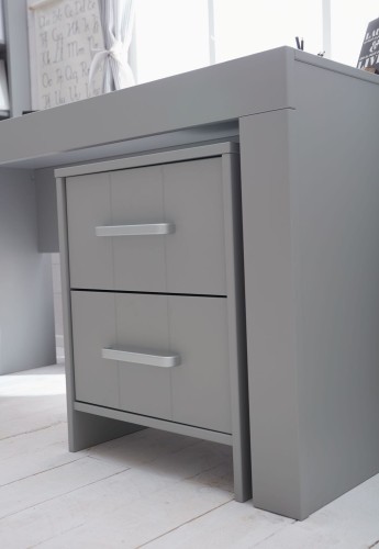 Kontener Calmo szary z dwiema szufladami do biurka młodzieżowego - aranżacja