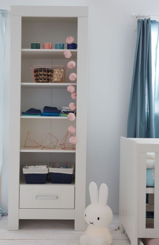 Regał Calmo biały z półkami i szufladą do pokoju dziecięcego
