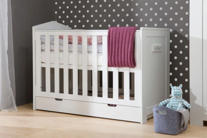 Łóżeczko 120x60 Marsylia w pokoju dziecięcym
