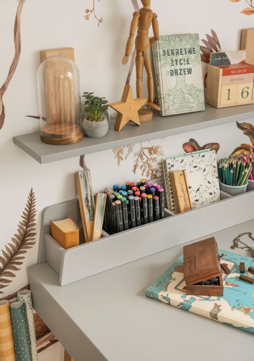 zbliżenie na organizer do biurka wysokiego Swing