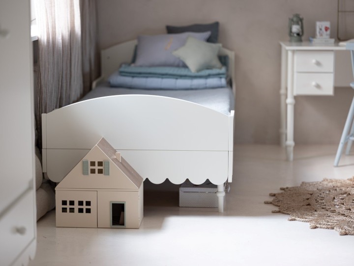 ozdobny front  łóżka dla dziewczynki Babushka w kolorze białym