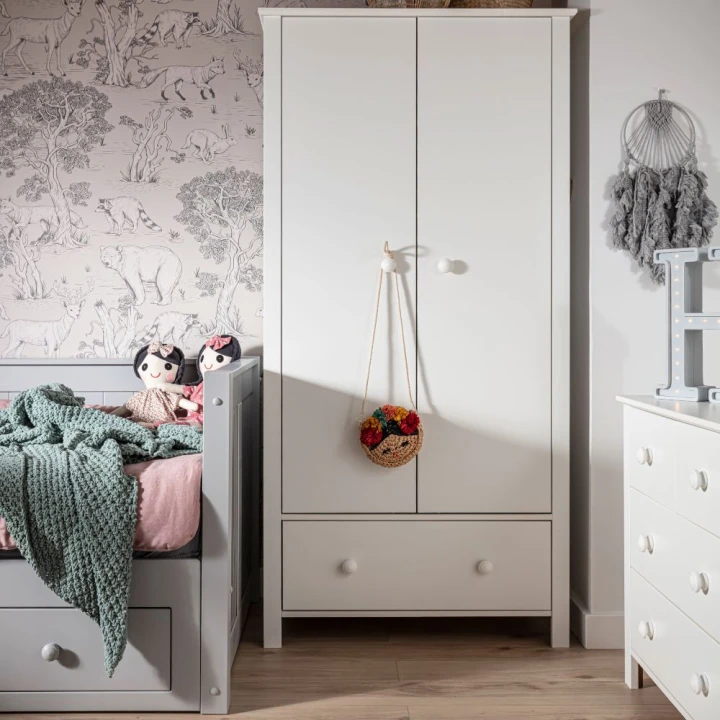 Szafa dwudrzwiowa Collet biała – szafa do pokoju dziewczynki