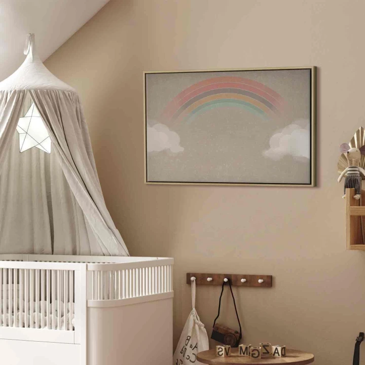 Obraz - Deszczowy czerwiec - kolorowa tęcza wychodząca z chmur na jasnym tle