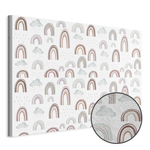 Obraz - Tęcze po burzy - Tęcze różnych wielkości w pastelowej kolorystyce wśród deszczowych chmur w odcieniu szaro-niebieskim