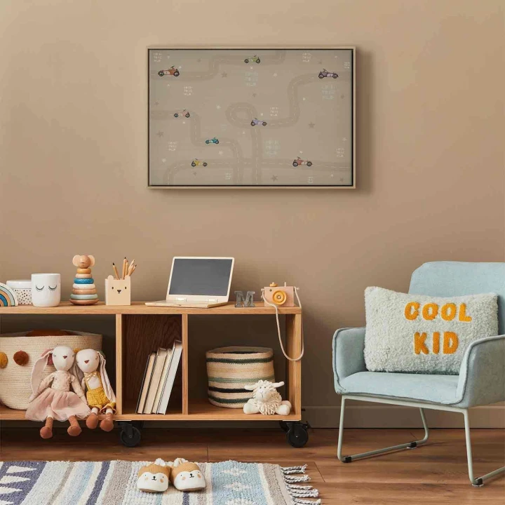 Obraz - Wyścig - kolorowe autka na drodze na beżowym tle z napisami