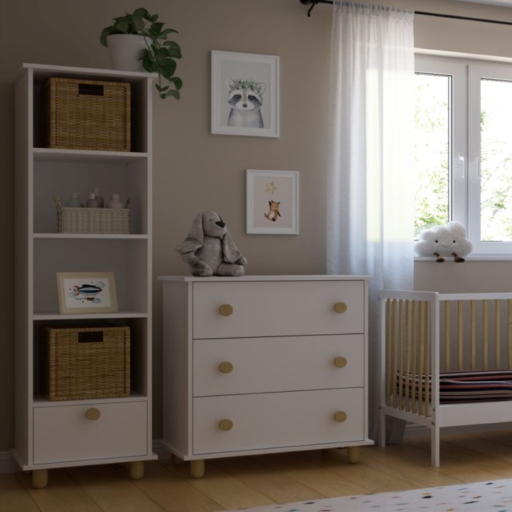 Regał Lilo biały w aranżacji pokoju dziecka z komodą i łóżeczkiem