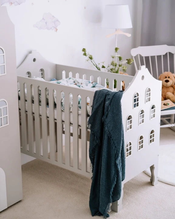 Bezpieczne łóżeczko domek handmade Kamieniczka
