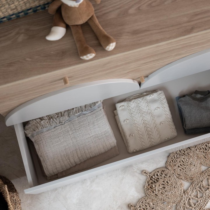 Szuflady komody Bloom z prowadnicami z samodomykiem